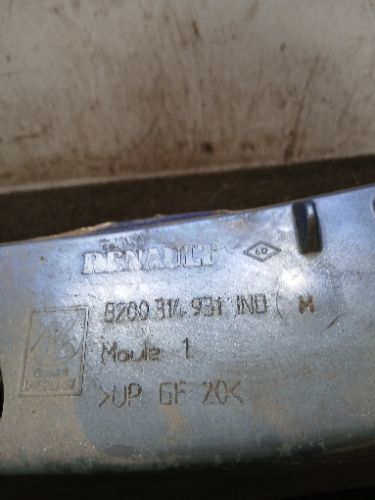 RENAULT CLIO DYNAMIQUE MK3 O/S DRIVER SIDE RIGHT FRONT WING MOUNT