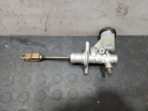 NISSAN NAVARA D22 2.5 DIESEL CLUTCH MASTER CYLINDER