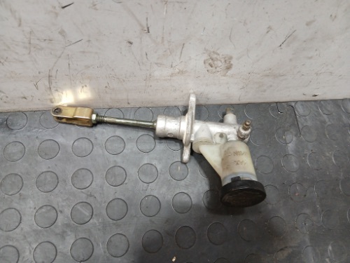 NISSAN NAVARA D22 2.5 DIESEL CLUTCH MASTER CYLINDER