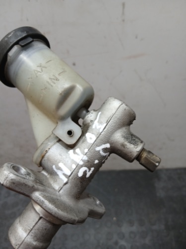 NISSAN NAVARA D22 2.5 DIESEL CLUTCH MASTER CYLINDER