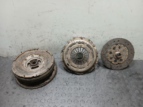 AUDI A4 AVANT TDI MK4 2.0 DIESEL FLYWHEEL & CLUTCH KIT
