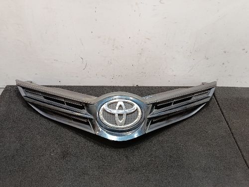 TOYOTA AURIS MK2 E180 FRONT BUMPER UPPER GRILLE (SLIGHTLY DAMAGED)