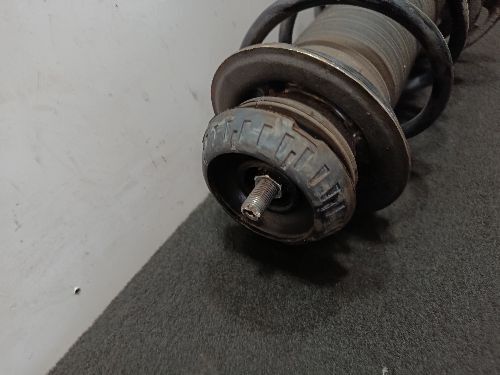 TOYOTA YARIS MK4 1.5 HYBRID N/S LEFT SIDE FRONT SHOCK ABSORBER