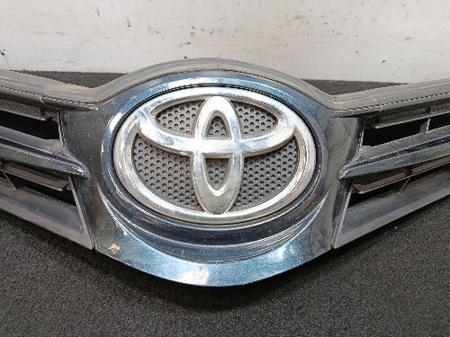 TOYOTA AURIS MK2 E180 FRONT BUMPER UPPER GRILLE (SLIGHTLY DAMAGED)